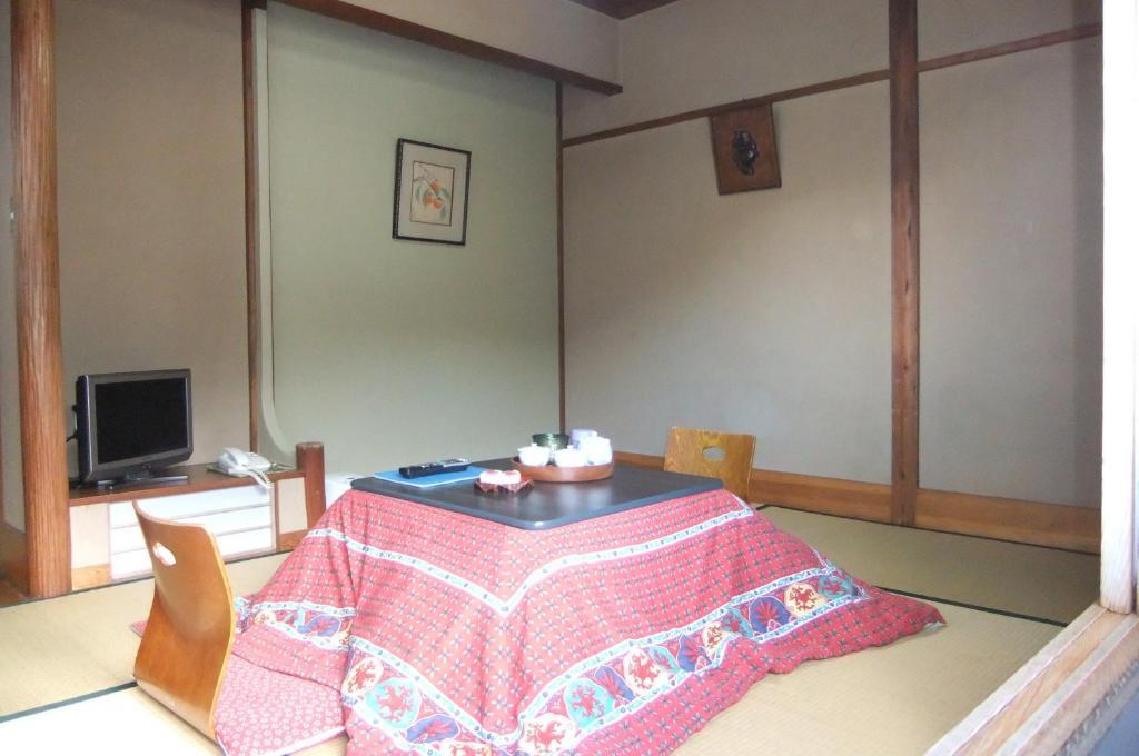 Отель Omiya Ryokan Хаконе Экстерьер фото